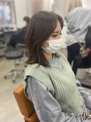 ミディアム カラー オリーブ/アッシュ やわらか透明感カラーのヘアスタイル