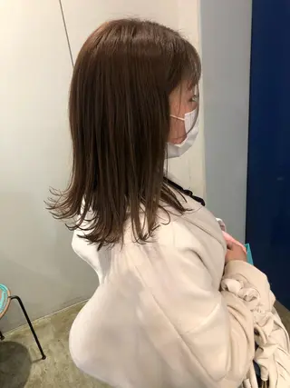 ミディアム カラー MIOベージュカラー 柔らかいカラーのヘアスタイル