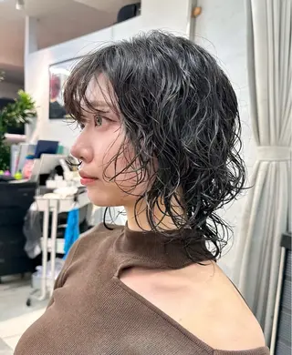 ミディアム パーマ 顔まわり/ボブウルフ 🤍愛唯(めい)のヘアスタイル