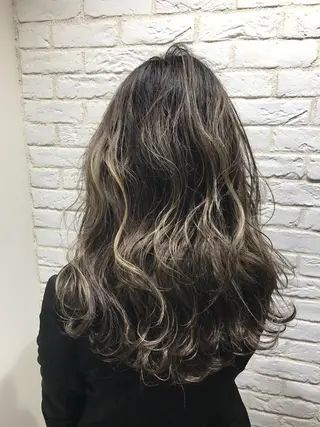 セミロング カラー UMEDA FIGAROのヘアスタイル