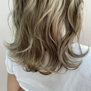 ロング カラー ベージュ/インナー カラー🤍Rieのヘアスタイル