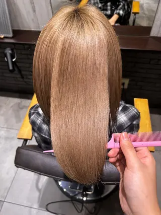 ミディアム 三浦 笑美のヘアスタイル