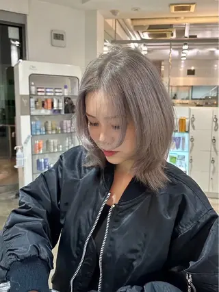 ミディアム ハイトーン／ レイヤー／ボブのヘアスタイル