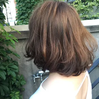 ミディアム カラー THE DAY所属・AKI HASHIMOTOのヘアスタイル