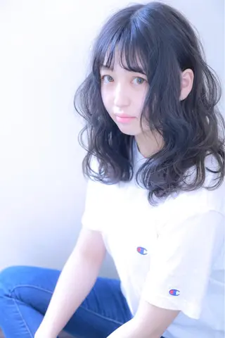 ロング 伊藤 裕貴のヘアスタイル