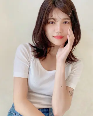 セミロング カラー 顔骨格似合わせカット 乾陽菜のヘアスタイル