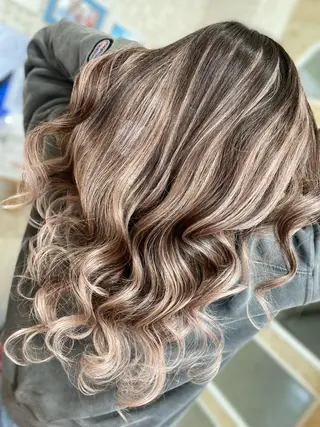 セミロング LOPEZ LAB所属・🦁LOPEZLAB /RUNA🌙のヘアスタイル