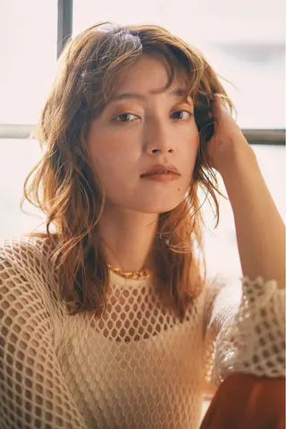 セミロング カラー 岡村 玲奈のヘアスタイル