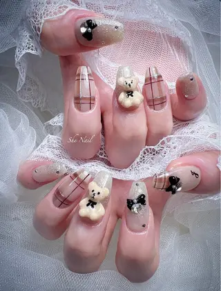 ネイル She   Nail所属・ISA_ BELLAのネイルデザイン