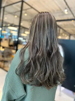ロング カラー salowin梅田茶屋町suite所属・ハイトーンヘア/ 島崎　タクミのヘアスタイル