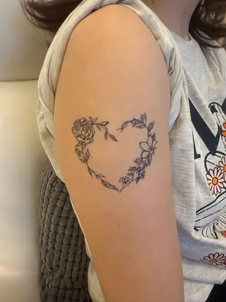 JAYU(mooiシェアサロン内)所属・JAYU タトゥー&ネイルのネイルデザイン