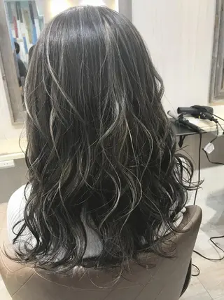 カラー 嶋村夏実🌼レイヤー 🌸白髪ぼかしのヘアスタイル