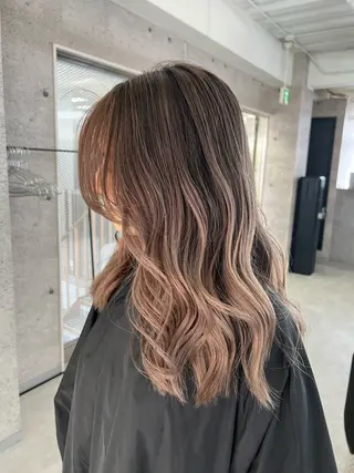 ロング アンナ🦋海外ヘア バレイヤージュのヘアスタイル