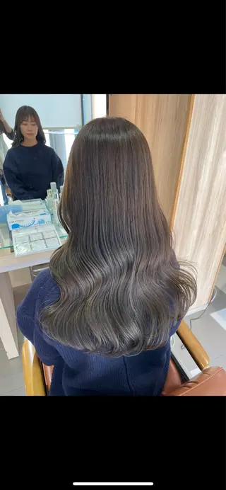 ロング カラー 青沼夏未/オリーブ/ 寒色カラーのヘアスタイル