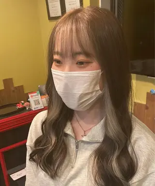 ロング デザインカラー🏝️ 須賀汐音のヘアスタイル