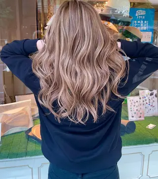 セミロング ＿WHITE鳳店 アンダーバーホワイトのヘアスタイル