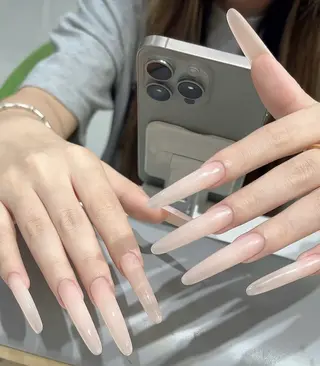 ネイル 高木 維麗絲のネイルデザイン