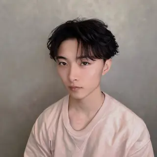 ミディアム メンズ フェザー/ゆるふわ パーマ/鐘ヶ江 航青のヘアスタイル