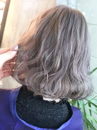 ミディアム カラー ヘアアレンジ FRAME+spa&hair roomなんば駅前店所属・🌸MAYU🌸 ハイトーン➕レイヤーのヘアスタイル