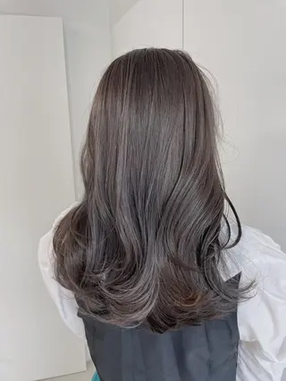 ミディアム カラー レイヤーカット 透明感カラーのヘアスタイル