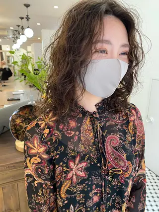 ミディアム パーマ 顔周りレイヤー/韓国 ブリーチminamiのヘアスタイル