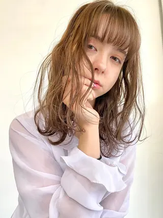 ミディアム カラー ハイトーン/顔まわり Nina💒のヘアスタイル