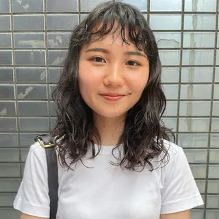 ミディアム パーマ ホリケ アオイのヘアスタイル