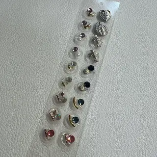 キャンアイドレッシー六本木店所属・MIKA／耳ツボ ／マグネットネイルのネイルデザイン