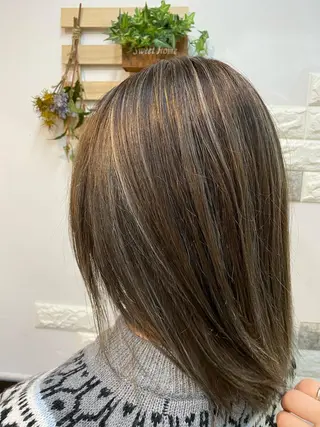 ミディアム カラー ショートボブ✨️ 池田芽生のヘアスタイル