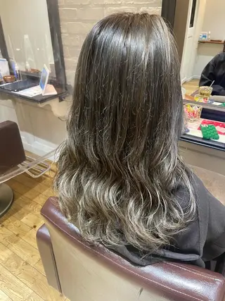 セミロング 柳井 瑠菜のヘアスタイル