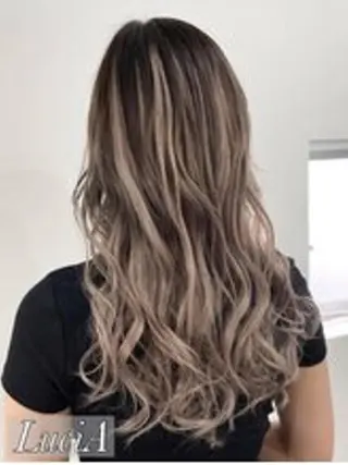 カラー ロング エクステ LuciA\5900のヘアスタイル