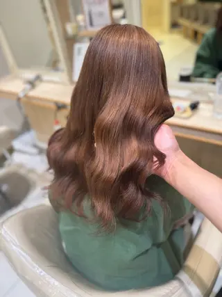 ロング Notoミルクティー グレージュカラーのヘアスタイル