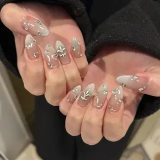 ネイル ⠀ loggy.のネイルデザイン