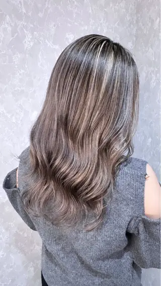 ロング カラー 横田 ひかるのヘアスタイル