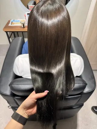 セミロング NAVY 橋本心 縮毛矯正のヘアスタイル