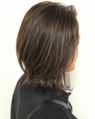 ミディアム カラー ブリーチ無し白髪ぼか し/艶髪/津嘉山のヘアスタイル