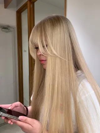 カラー 横井 優奈のヘアスタイル