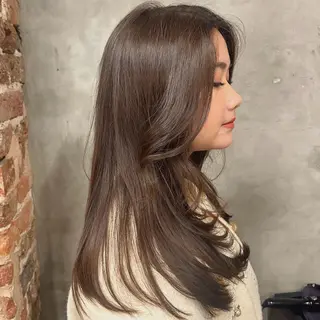 セミロング カラー ワクダ アイリのヘアスタイル