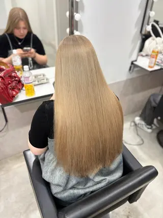 ロング カラー noa 寒色系カラーブリーチのヘアスタイル