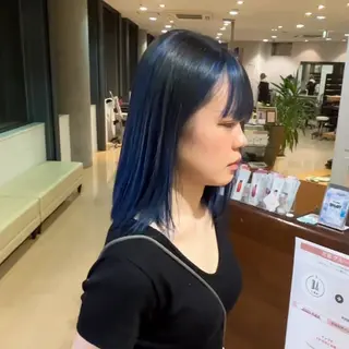 ミディアム カラー CONAN｜レイヤー ボブ／ハイトーンのヘアスタイル