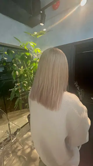 セミロング motoトップカラー リスト/ブリーチカラのヘアスタイル