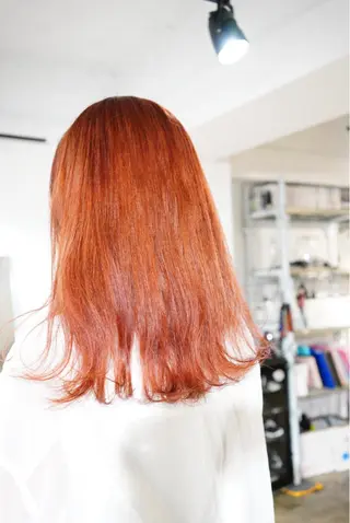 セミロング カラー ハイトーン/レイヤー /ケアブリーチ石川治のヘアスタイル