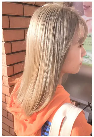 セミロング 🔷ブリーチバレイヤ ージュ🔷飯野達也のヘアスタイル