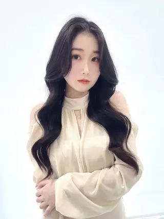 カラー トレンドワンホンヘア 🥀THREE横浜のヘアスタイル