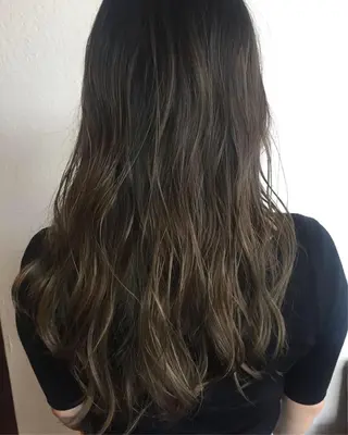 ロング カラー aW HAIRカンノ カナエのヘアスタイル