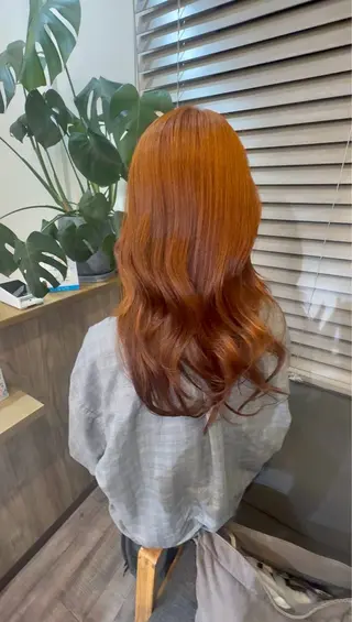 ロング あやか/ハイトーンカ ラー/デザインカラーのヘアスタイル