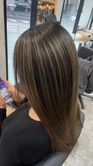 セミロング LAFF Asukaのヘアスタイル