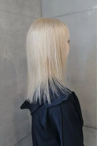 ミディアム カラー レイヤーカットとハイ トーン/HIROKIのヘアスタイル