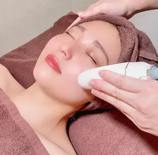 Chalon所属・REVI取扱・肌悩み 毛穴Chalonのエステ・リラクイメージ