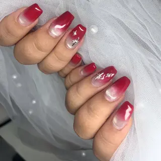 ネイル ピュアアクア所属・斧田 莉穂のネイルデザイン